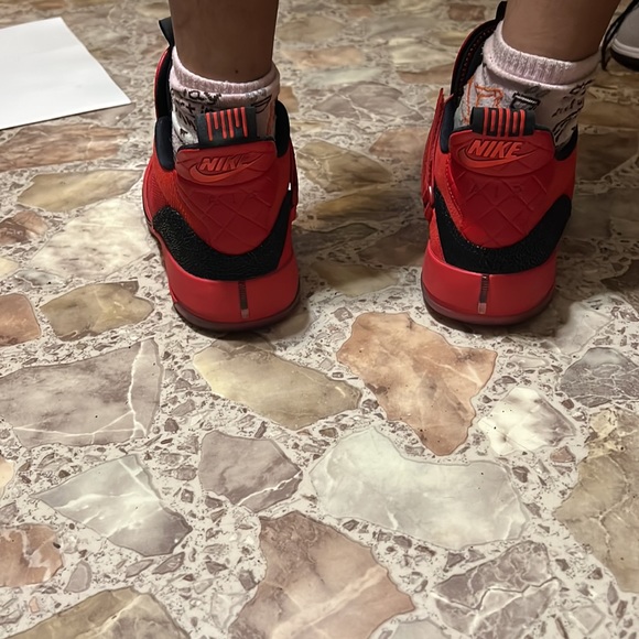 Jordan XXXIII
University Red - Picture 5 of 5